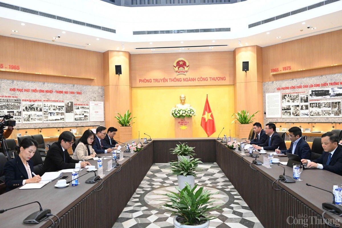 Bộ trưởng Nguyễn Hồng Diên tiếp Đại sứ Hàn Quốc