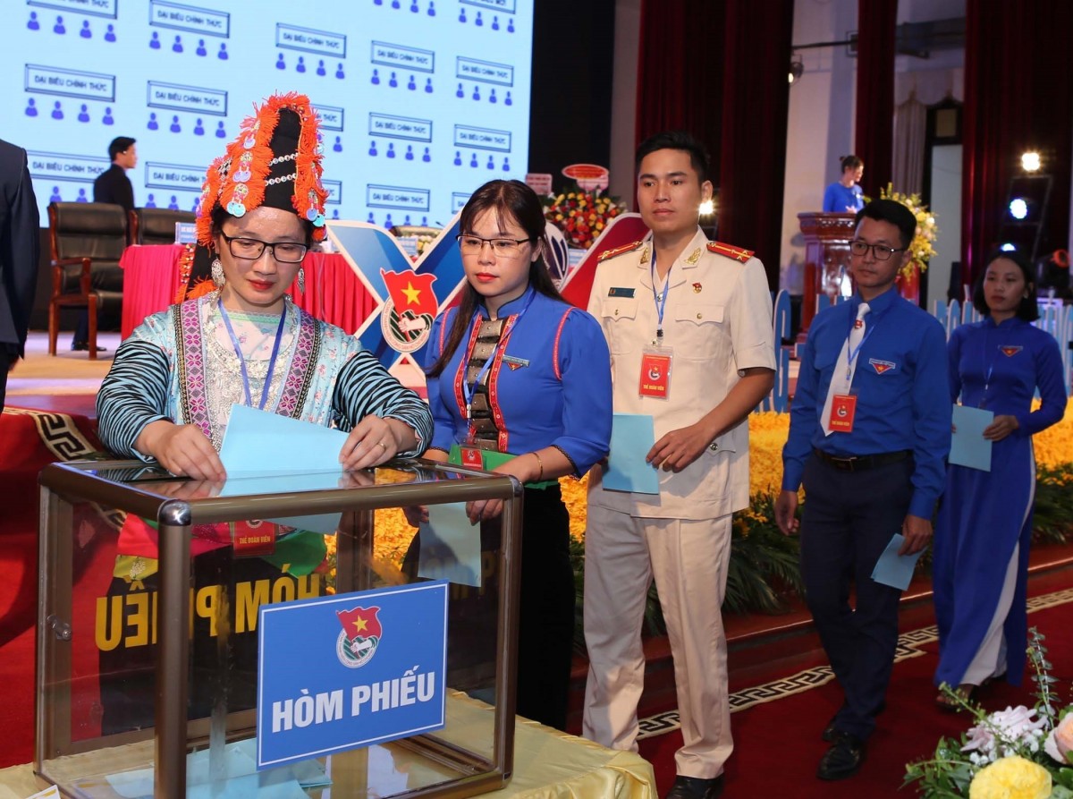 Tỉnh ủy xác định hằng năm dành 40% chỉ tiêu để tuyển dụng riêng người dân tộc thiểu số. Ảnh minh họa: TTXVN Tỉnh ủy xác định hằng năm dành 40% chỉ tiêu để tuyển dụng riêng người dân tộc thiểu số. Ảnh minh họa: TTXVN