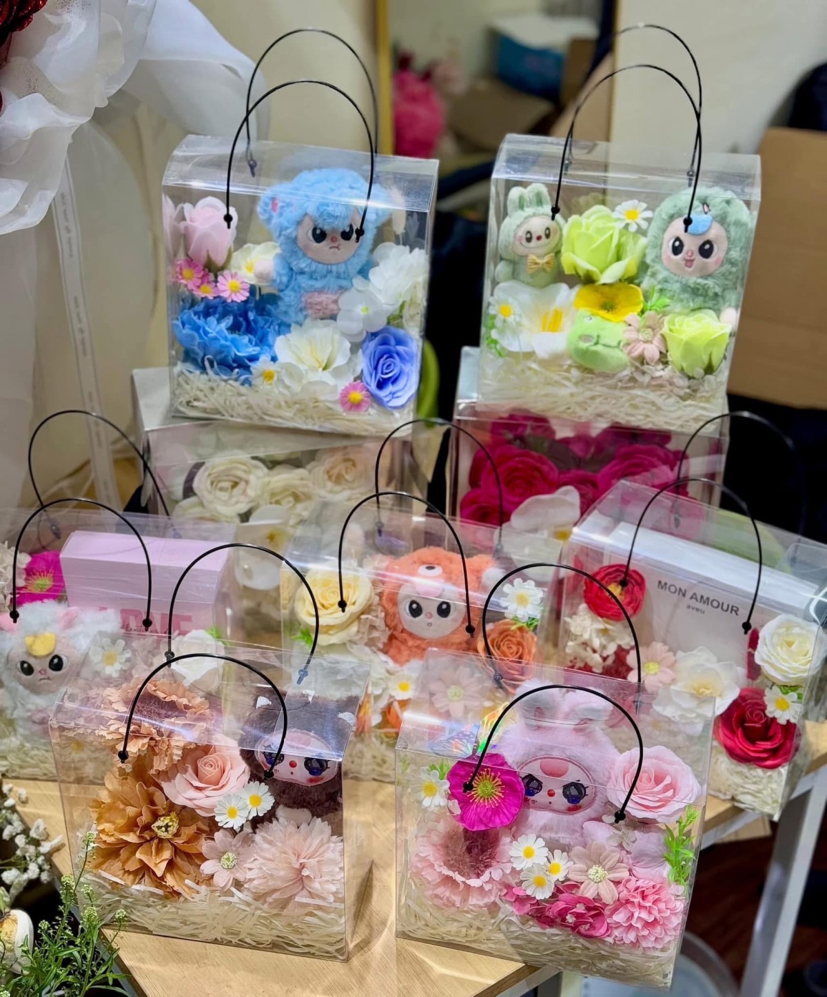 Bó hoa thú nhồi bông được thiết kế theo yêu cầu của khách. Bó hoa thú nhồi bông được thiết kế theo yêu cầu của khách.