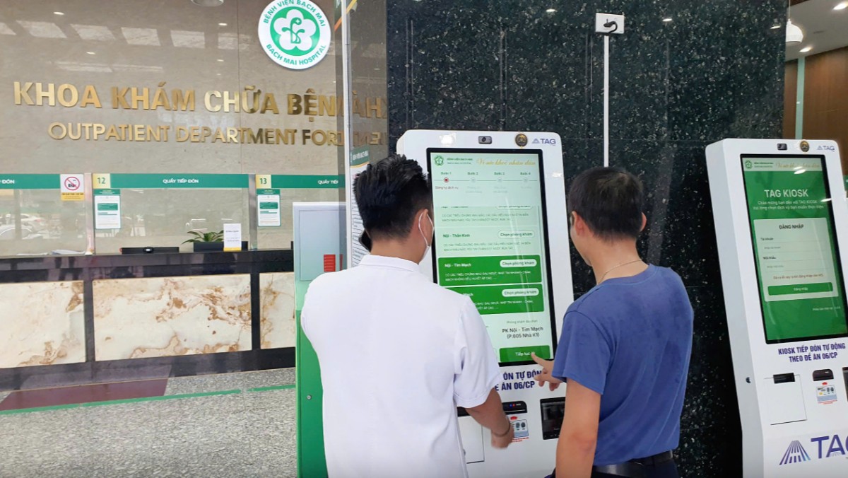 Khi có nhu cầu đến thăm khám tại Bệnh viện Bạch Mai, người bệnh tiện lợi và dễ dàng đặt lịch khám trực tuyến, nhận kết quả xét nghiệm nhanh chóng, đồng thời có thể ngay lập tức truy cập thông tin bệnh án của mình... Khi có nhu cầu đến thăm khám tại Bệnh viện Bạch Mai, người bệnh tiện lợi và dễ dàng đặt lịch khám trực tuyến, nhận kết quả xét nghiệm nhanh chóng, đồng thời có thể ngay lập tức truy cập thông tin bệnh án của mình...