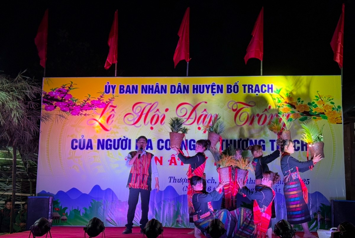 undefined Quảng Bình: Độc đáo lễ hội đập trống người Ma Coong