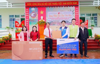 Doosan Vina và Chung Ang hỗ trợ giáo dục ở Quảng Ngãi