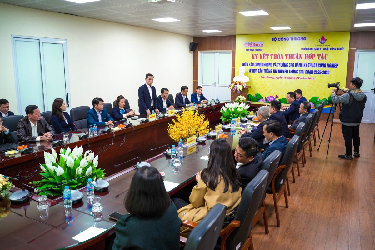 Báo Công Thương ký kết hợp tác với Trường Cao đẳng Kỹ thuật Công nghiệp Báo Công Thương ký kết hợp tác với Trường Cao đẳng Kỹ thuật Công nghiệp