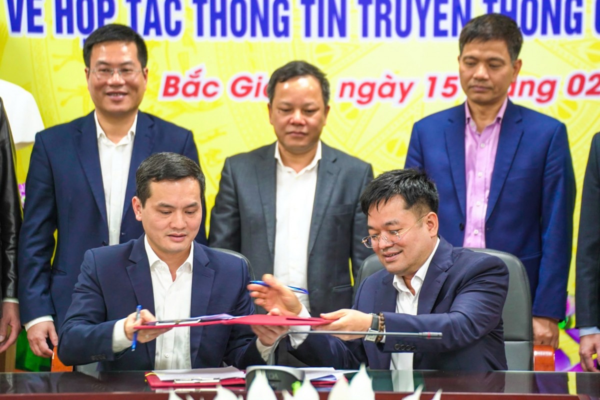 Báo Công Thương ký kết hợp tác với Trường Cao đẳng Kỹ thuật Công nghiệp Báo Công Thương ký kết hợp tác với Trường Cao đẳng Kỹ thuật Công nghiệp