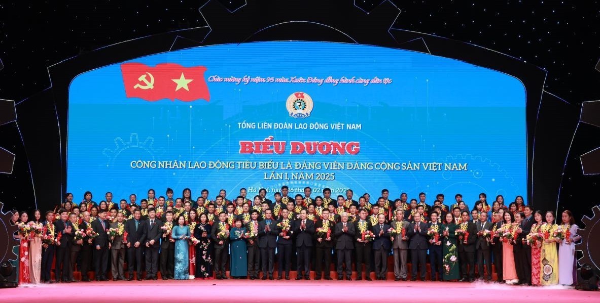 Lễ biểu dương 95 công nhân lao động tiêu biểu là đảng