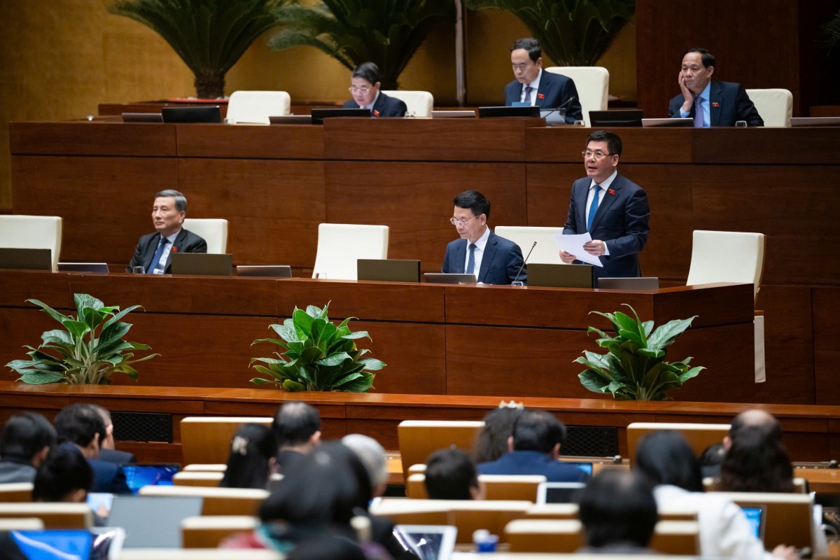 Bộ trưởng Bộ Công thương Nguyễn Hồng Diên phát biểu giải trình, làm rõ một số vấn đề đại biểu Quốc hội nêu Bộ trưởng Bộ Công thương Nguyễn Hồng Diên phát biểu giải trình, làm rõ một số vấn đề đại biểu Quốc hội nêu