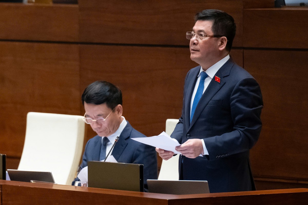 Bộ trưởng Bộ Công thương Nguyễn Hồng Diên phát biểu giải trình, làm rõ một số vấn đề đại biểu Quốc hội nêu Bộ trưởng Bộ Công thương Nguyễn Hồng Diên phát biểu giải trình, làm rõ một số vấn đề đại biểu Quốc hội nêu