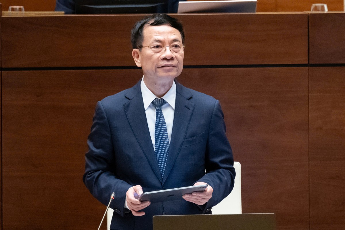 Bộ trưởng Bộ Thông tin và Truyền thông Nguyễn Mạnh Hùng phát biểu giải trình, làm rõ một số vấn đề đại biểu Quốc hội nêu Bộ trưởng Bộ Thông tin và Truyền thông Nguyễn Mạnh Hùng phát biểu giải trình, làm rõ một số vấn đề đại biểu Quốc hội nêu