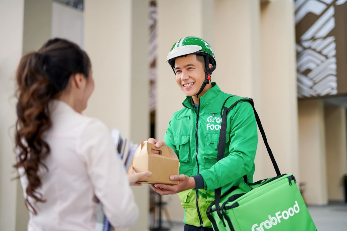 Quy mô thị trường giao đồ ăn trực tuyến Việt Nam đã tăng trưởng 26% năm qua, mở rộng từ 1,4 tỷ USD vào 2023 lên 1,8 tỷ USD năm ngoái. Quy mô thị trường giao đồ ăn trực tuyến Việt Nam đã tăng trưởng 26% năm qua, mở rộng từ 1,4 tỷ USD vào 2023 lên 1,8 tỷ USD năm ngoái.