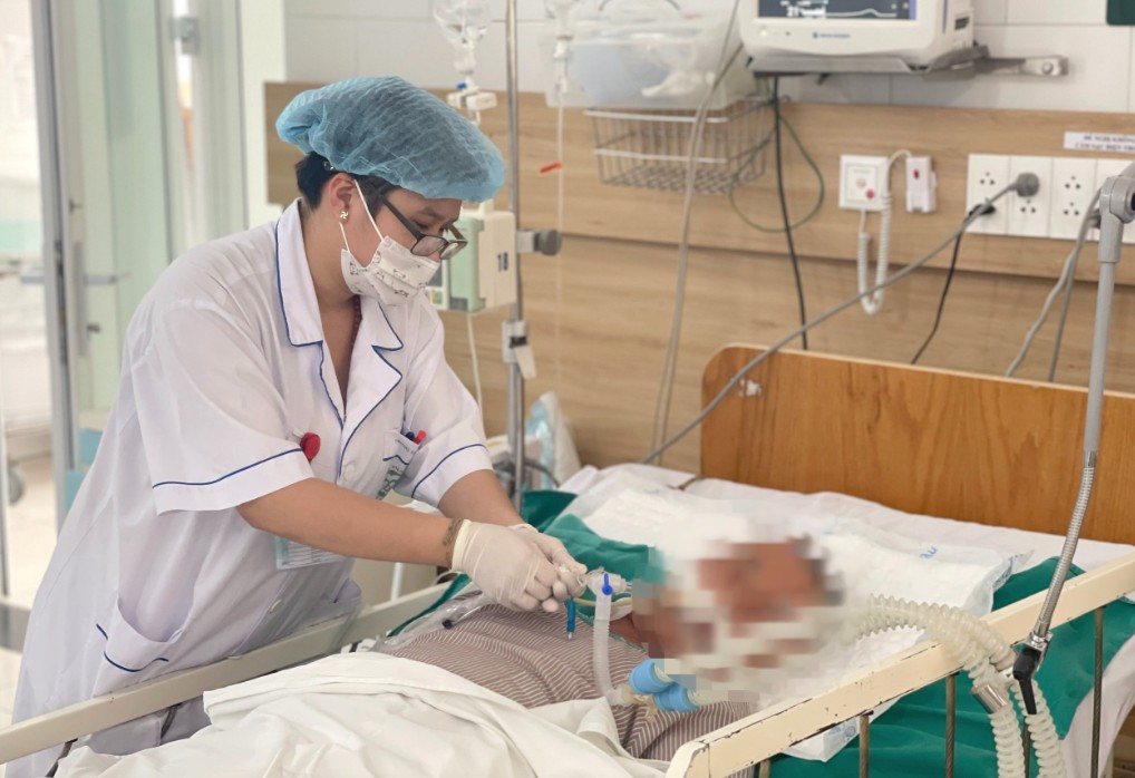 Điều trị bệnh nhân ngộ độc rượu tại Bệnh viện Bạch Mai Điều trị bệnh nhân ngộ độc rượu tại Bệnh viện Bạch Mai