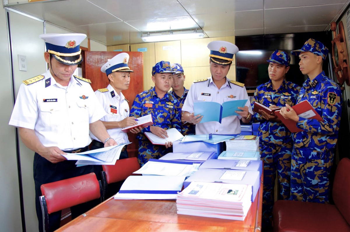 Vùng 5 Hải quân kiểm tra công tác chuẩn bị huấn luyện Vùng 5 Hải quân kiểm tra công tác chuẩn bị huấn luyện