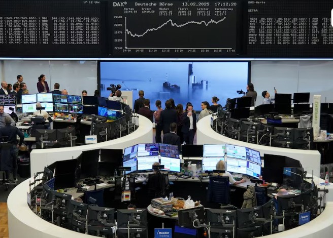 Tổng số tiền thu được từ các đợt phát hành cổ phiếu lần đầu tiên của Singapore trong năm ngoái đạt 152,3 triệu USD, tăng 37,7% so với 110,6 triệu USD vào năm 2023. Ảnh minh họa Tổng số tiền thu được từ các đợt phát hành cổ phiếu lần đầu tiên của Singapore trong năm ngoái đạt 152,3 triệu USD, tăng 37,7% so với 110,6 triệu USD vào năm 2023. Ảnh minh họa