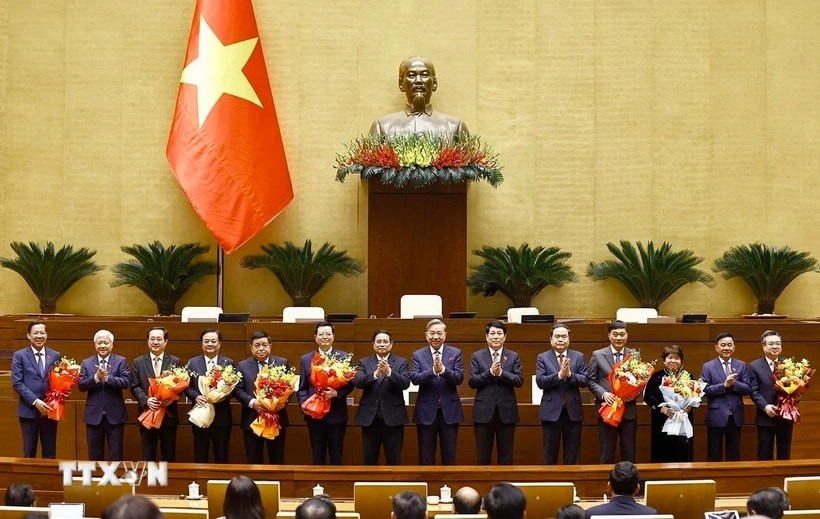 Tổng Bí thư Tô Lâm, Chủ tịch nước Lương Cường, Thủ tướng Phạm Minh Chính, Chủ tịch Quốc hội Trần Thanh Mẫn tặng hoa chúc mừng Phó Chủ tịch Quốc hội, Ủy viên Ủy ban Thường vụ Quốc hội, Chủ nhiệm một số Ủy ban của Quốc hội khóa XV; phê chuẩn đề nghị của Thủ tướng Chính phủ về việc bổ nhiệm Phó Thủ tướng Chính phủ và Bộ trưởng nhiệm kỳ 2021-2026. Ảnh: TTXVN Tổng Bí thư Tô Lâm, Chủ tịch nước Lương Cường, Thủ tướng Phạm Minh Chính, Chủ tịch Quốc hội Trần Thanh Mẫn tặng hoa chúc mừng Phó Chủ tịch Quốc hội, Ủy viên Ủy ban Thường vụ Quốc hội, Chủ nhiệm một số Ủy ban của Quốc hội khóa XV; phê chuẩn đề nghị của Thủ tướng Chính phủ về việc bổ nhiệm Phó Thủ tướng Chính phủ và Bộ trưởng nhiệm kỳ 2021-2026. Ảnh: TTXVN