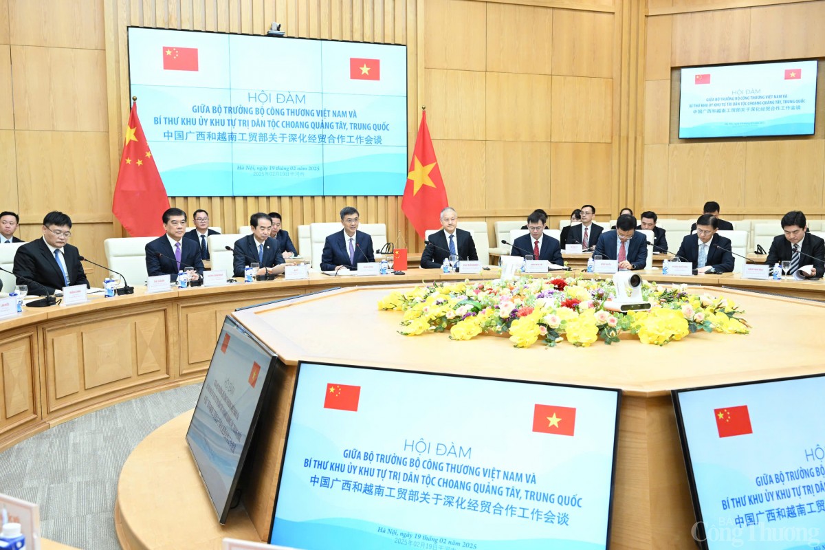 Bộ trưởng Nguyễn Hồng Diên hội đàm với Quảng Tây, Trung Quốc Bộ trưởng Nguyễn Hồng Diên hội đàm với Quảng Tây, Trung Quốc