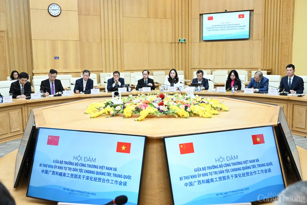 Bộ trưởng Nguyễn Hồng Diên hội đàm với Quảng Tây, Trung Quốc Bộ trưởng Nguyễn Hồng Diên hội đàm với Quảng Tây, Trung Quốc