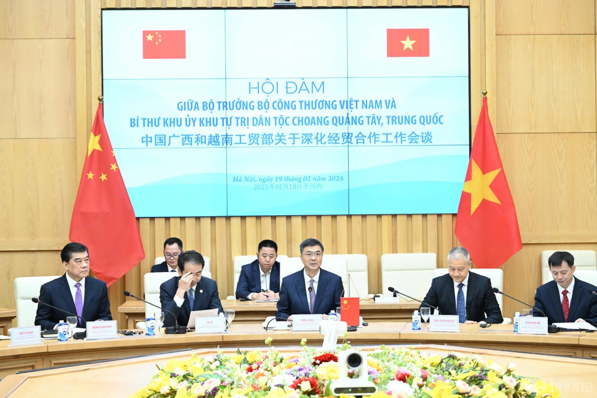 Bộ trưởng Nguyễn Hồng Diên hội đàm với Quảng Tây, Trung Quốc Bộ trưởng Nguyễn Hồng Diên hội đàm với Quảng Tây, Trung Quốc