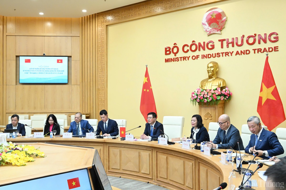 Bộ trưởng Nguyễn Hồng Diên hội đàm với Quảng Tây, Trung Quốc Bộ trưởng Nguyễn Hồng Diên hội đàm với Quảng Tây, Trung Quốc