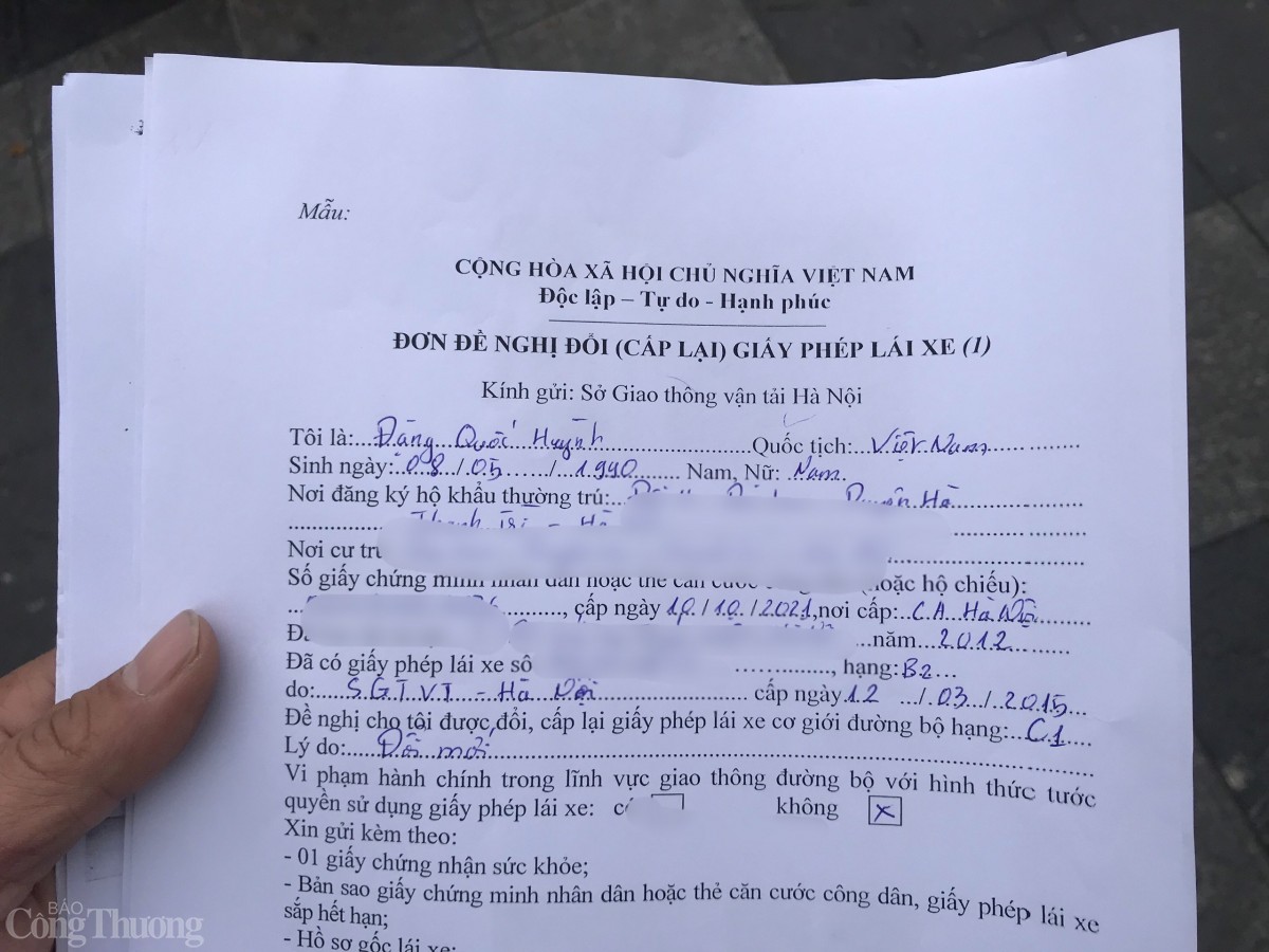 Mẫu đơn đề nghị cấp giấy phép lái xe lên bằng C1. Ảnh: Lê An
