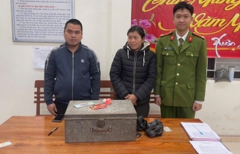Chồng mang hòm tiền, vàng của vợ bán phế liệu