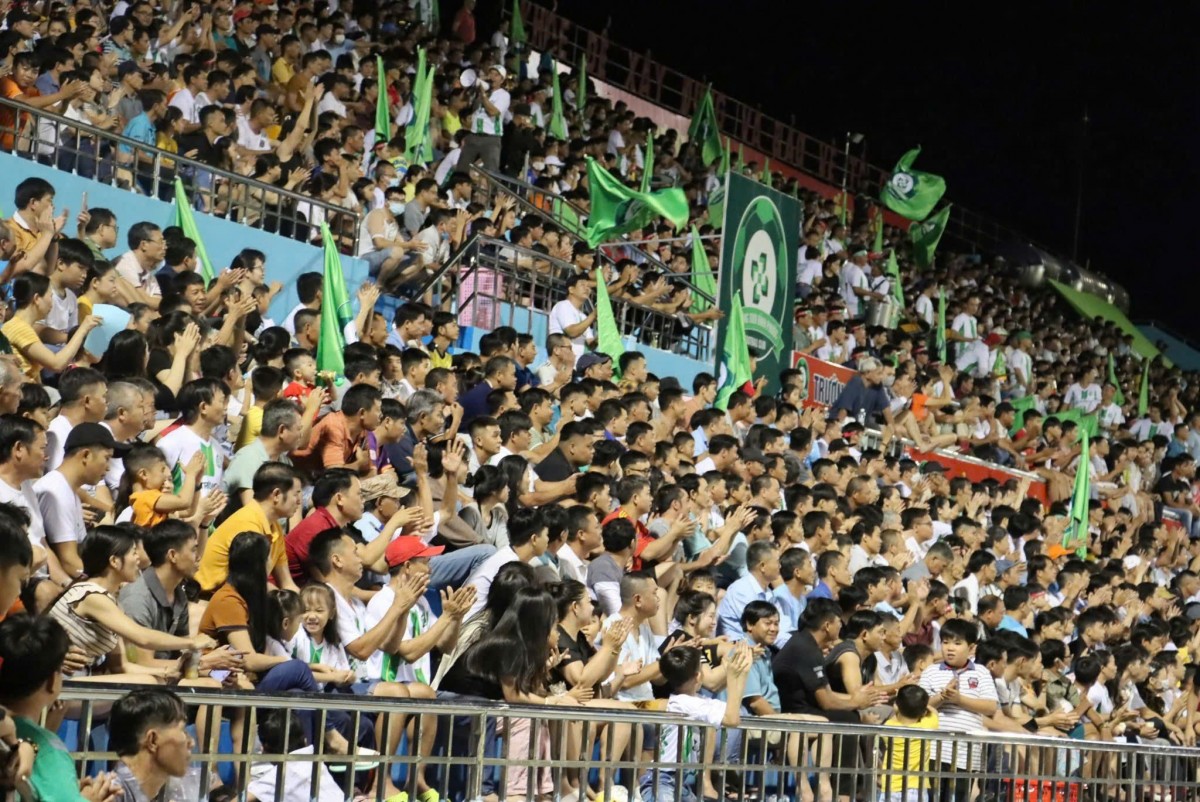 Trường Tươi Bình Phước: ‘Cơn sốt’ bóng đá tại Giải Hạng Nhất Trường Tươi Bình Phước: ‘Cơn sốt’ bóng đá tại Giải Hạng Nhất