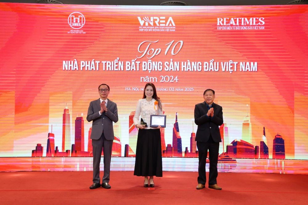 Đại diện Văn Phú - Invest nhận giải thưởng Top 10 khu nghỉ dưỡng tốt nhất 2024 dành cho dự án Vlasta - Sầm Sơn Đại diện Văn Phú - Invest nhận giải thưởng Top 10 khu nghỉ dưỡng tốt nhất 2024 dành cho dự án Vlasta - Sầm Sơn