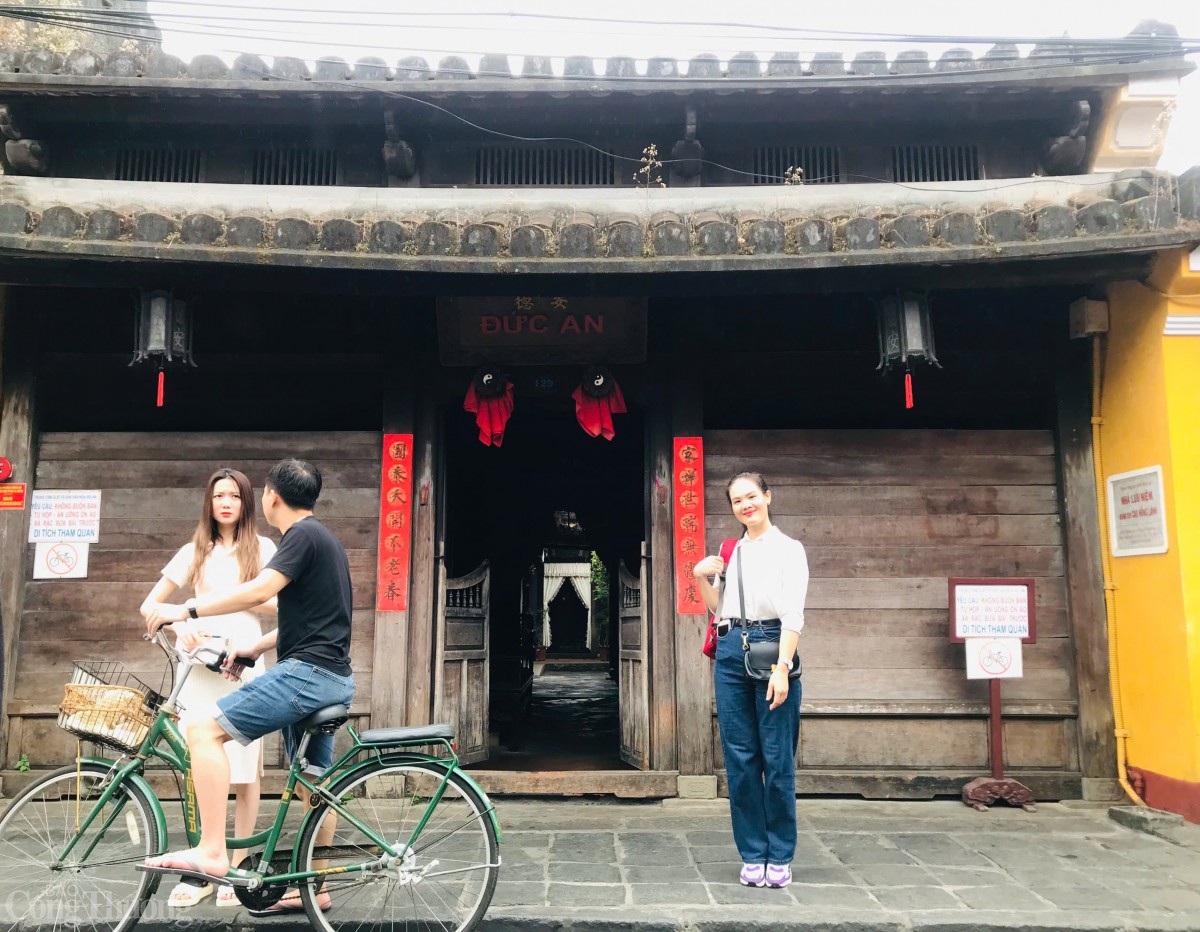 Hoàng Sang - một hướng dẫn viên du lịch yêu và gắn bó với Hội An. Ảnh: Hoa Quỳnh