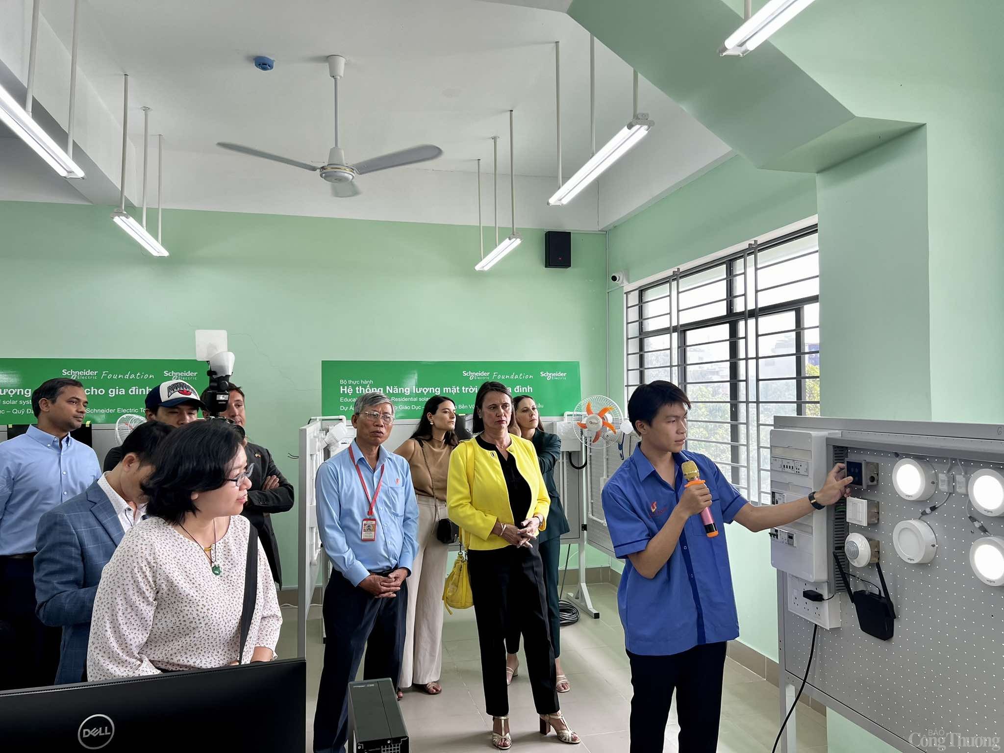 Center of Excellence: Bệ phóng cho 45.000 kỹ sư tương lai Center of Excellence: Bệ phóng cho 45.000 kỹ sư tương lai