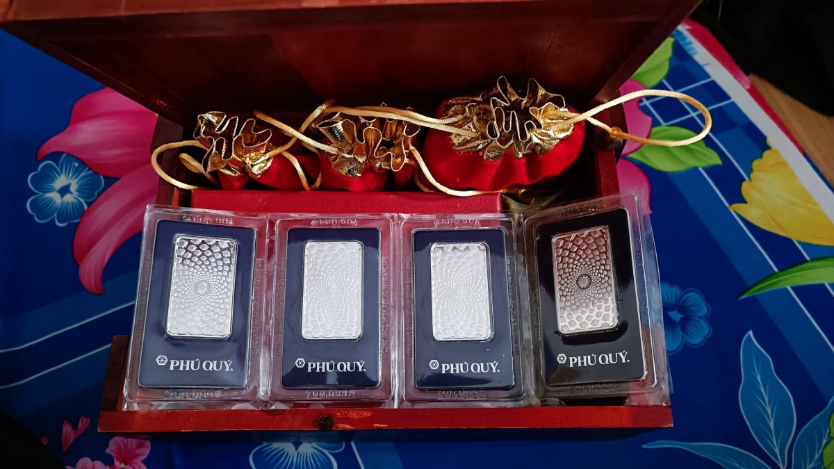 Bạc miếng 999 của Tập đoàn Vàng bạc đá quý Phú Quý. Bạc miếng 999 của Tập đoàn Vàng bạc đá quý Phú Quý.