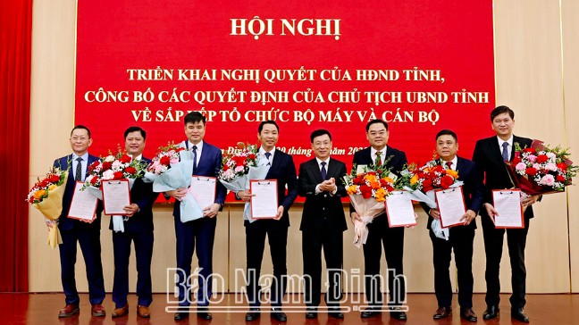 Nam Định triển khai nghị quyết về tổ chức bộ máy và công bố quyết định về công tác cán bộ