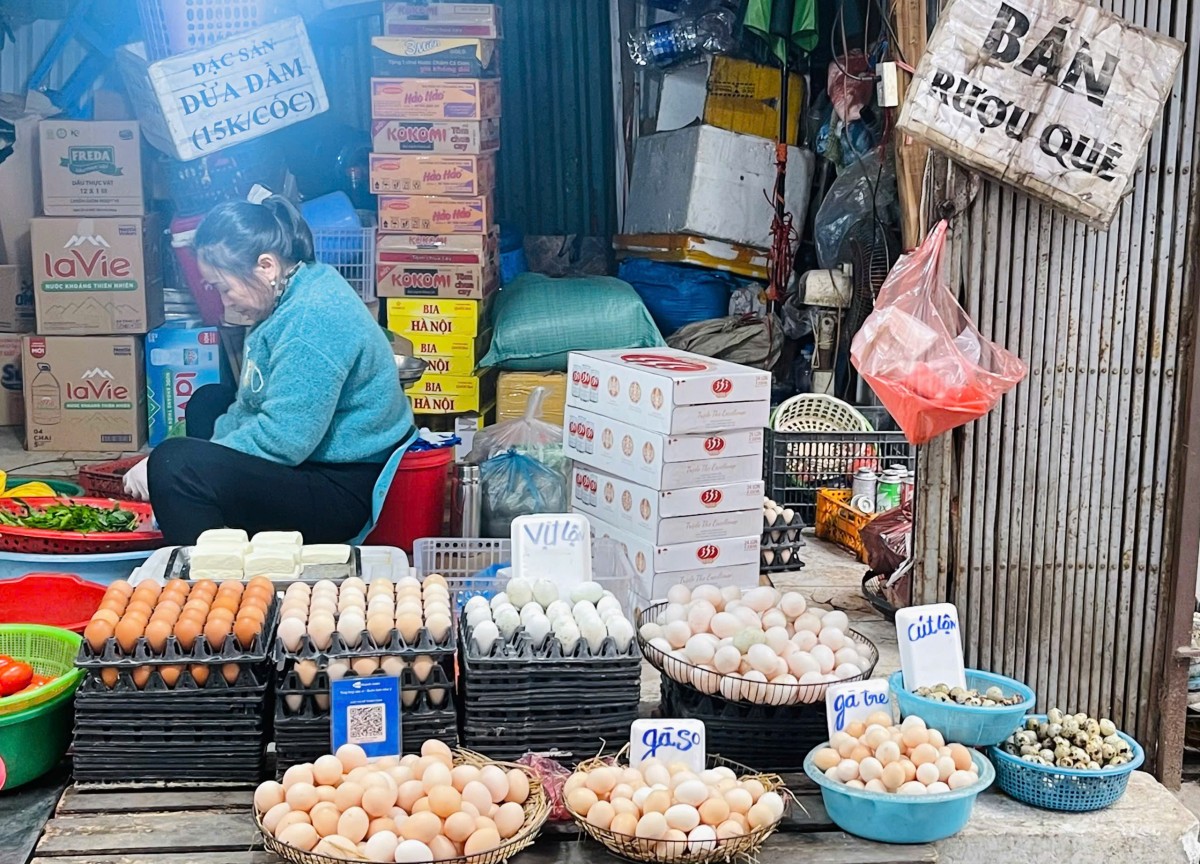 Trứng được bày bán la liệt tại các chợ dân sinh. Ảnh: Nguyễn Thanh Trứng được bày bán la liệt tại các chợ dân sinh. Ảnh: Nguyễn Thanh