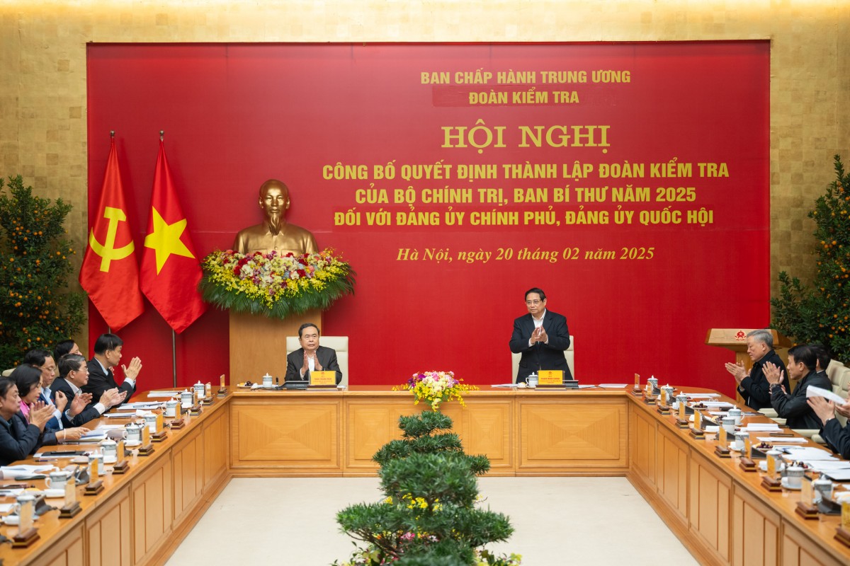 Chủ tịch Quốc hội Trần Thanh Mẫn và Thủ tướng Chính phủ Phạm Minh Chính tại Hội nghị Chủ tịch Quốc hội Trần Thanh Mẫn và Thủ tướng Chính phủ Phạm Minh Chính tại Hội nghị