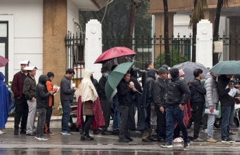 Vì sao không nên đổ xô đi đổi giấy phép lái xe?