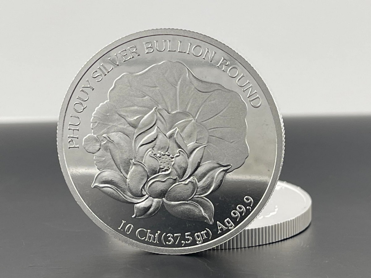 -	Bạc 925 là bạc có 92,5% là bạc còn 7,5% là kim loại khác nhằm gia tăng các tính chất mà bạc còn thiếu như tăng độ cứng và tăng độ sáng bóng.