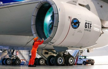 Ngành hàng không chao đảo vì bế tắc nhiên liệu xanh