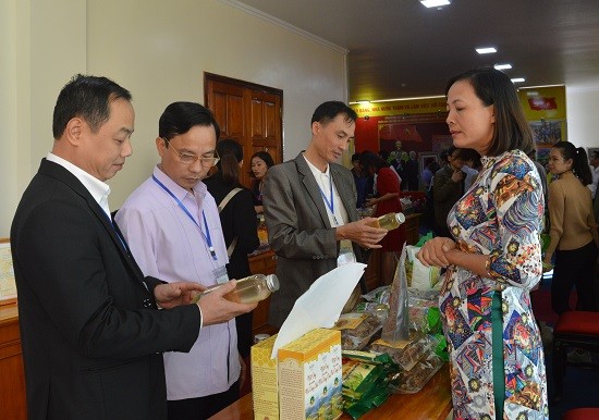 Yên Bái triển khai nhiều hoạt động quảng bá, xúc tiến tiêu thụ sản phẩm cho bà con dân tộc thiểu sốsố Yên Bái triển khai nhiều hoạt động quảng bá, xúc tiến tiêu thụ sản phẩm cho bà con dân tộc thiểu sốsố