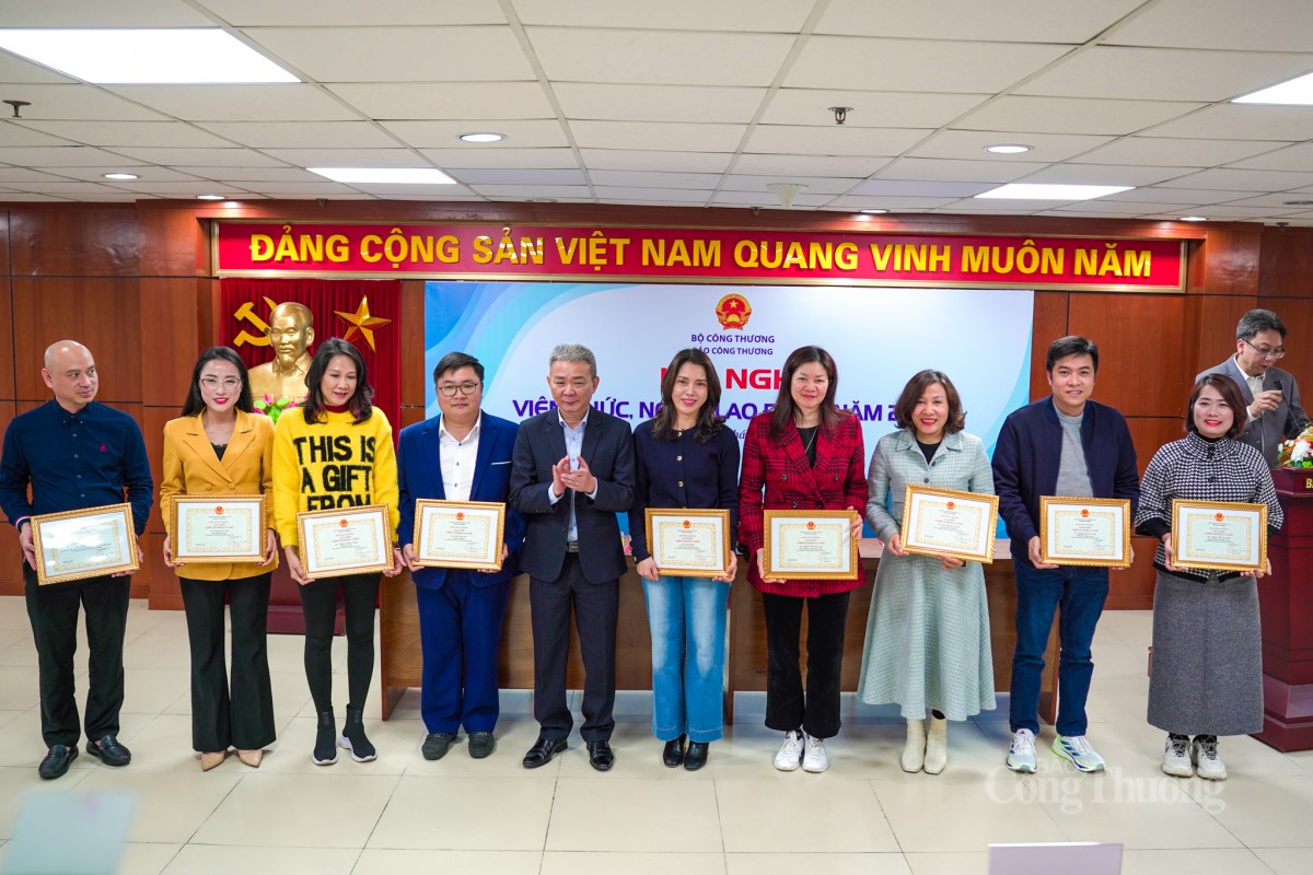 Chùm ảnh: Báo Công Thương triển khai Hội nghị Viên chức 2025