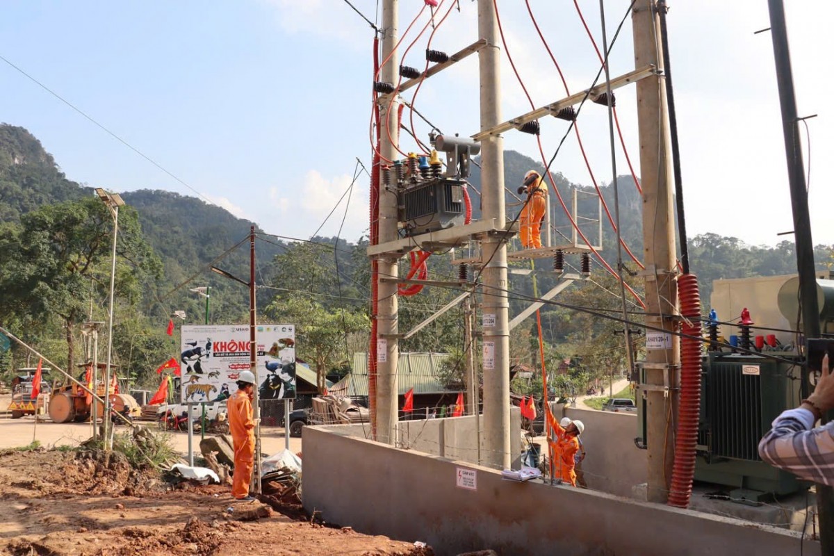 Mùa xuân này điện lưới đã đến dãy Trường Sơn