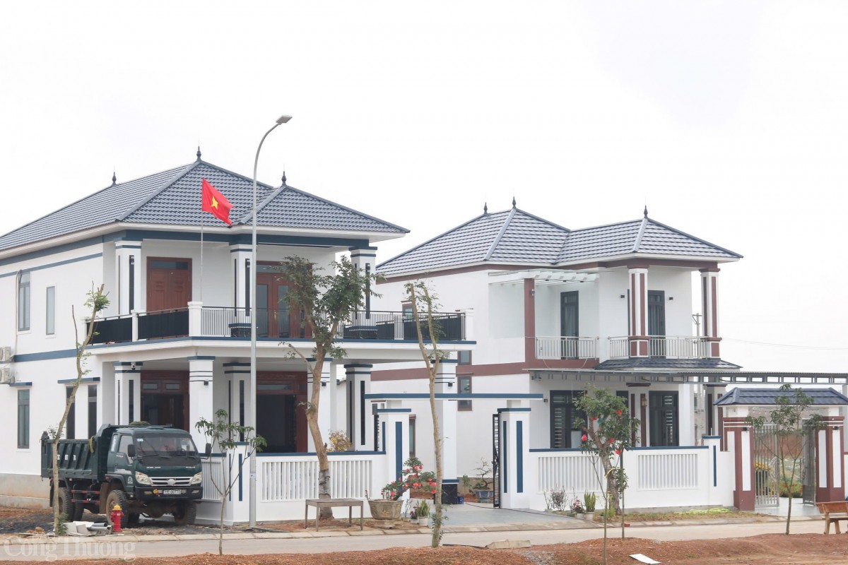 undefined Những ngôi nhà khang trang tại khu tái định cư cao tốc Bắc- Nam