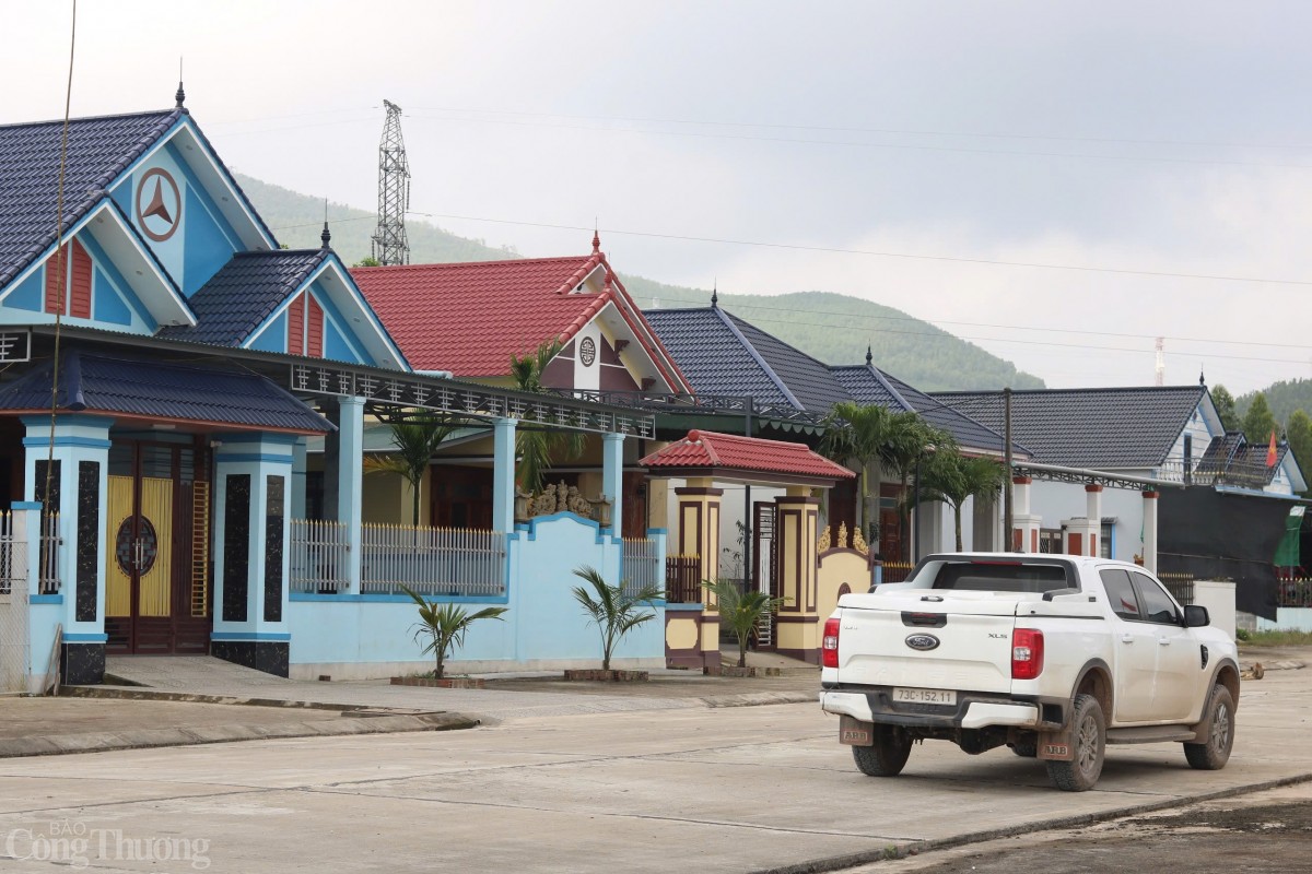 undefined Khu dân cư còn thơm mùi sơn mới tại khu tái định cư thị trấn Nông Trường Việt Trung, huyện Bố Trạch