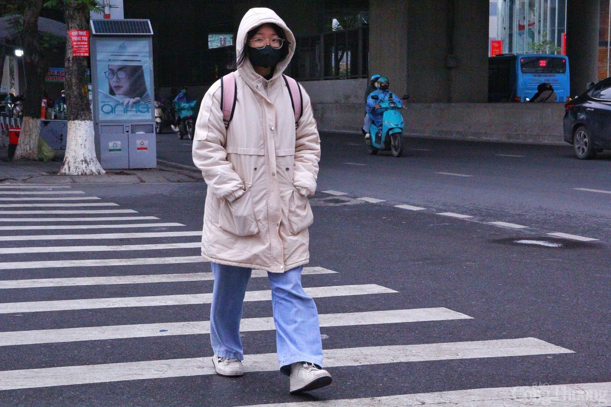 Hà Nội: Chật vật di chuyển trong mưa rét