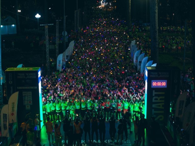 Giải chạy đêm TP. Hồ Chí Minh lập kỷ lục vận động viên Giải chạy đêm TP. Hồ Chí Minh lập kỷ lục vận động viên