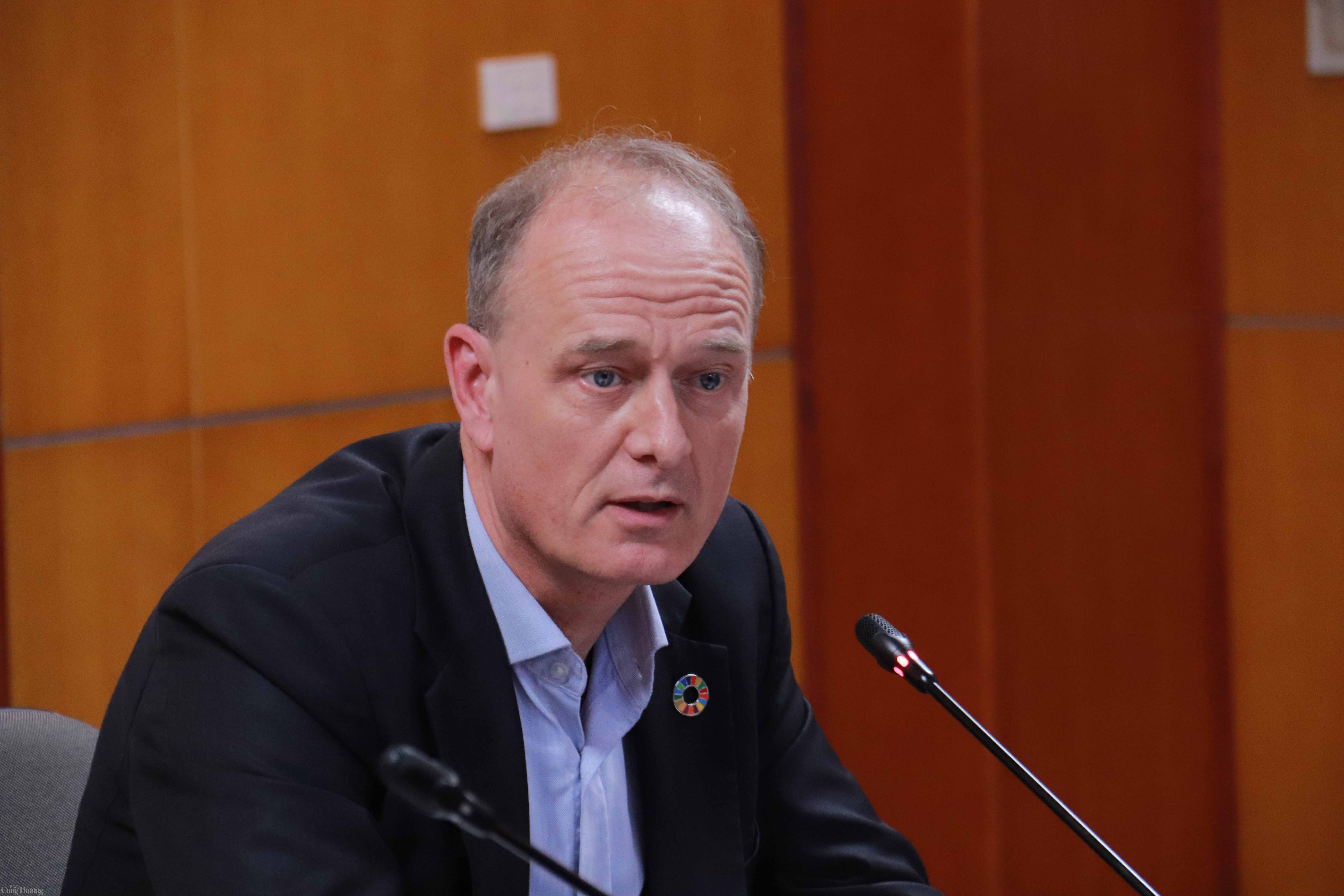 Ông Patrick Haverman, Phó trưởng đại diện thường trú, Chương trình Phát triển của Liên Hợp Quốc UNDP đồng chủ trì cuộc họp. Ảnh: Lê An Ông Patrick Haverman, Phó trưởng đại diện thường trú, Chương trình Phát triển của Liên Hợp Quốc UNDP đồng chủ trì cuộc họp. Ảnh: Lê An