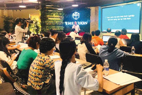 3 lợi thế giúp Việt Nam thoát 'bẫy thu nhập trung bình' 3 lợi thế giúp Việt Nam thoát 'bẫy thu nhập trung bình'