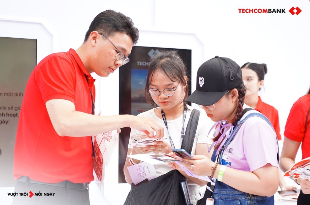 Techcombank mở ra kỷ nguyên Sinh lời tự động cho hơn 15,4 Techcombank mở ra kỷ nguyên Sinh lời tự động cho hơn 15,4