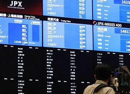 Ngân hàng khu vực Nhật Bản đã giảm bớt sở hữu trái phiếu chính phủ khi Ngân hàng Trung ương thực hiện các chính sách nới lỏng tiền tệ mạnh mẽ nhằm kéo nền kinh tế ra khỏi tình trạng giảm phát. Ảnh minh họa Ngân hàng khu vực Nhật Bản đã giảm bớt sở hữu trái phiếu chính phủ khi Ngân hàng Trung ương thực hiện các chính sách nới lỏng tiền tệ mạnh mẽ nhằm kéo nền kinh tế ra khỏi tình trạng giảm phát. Ảnh minh họa