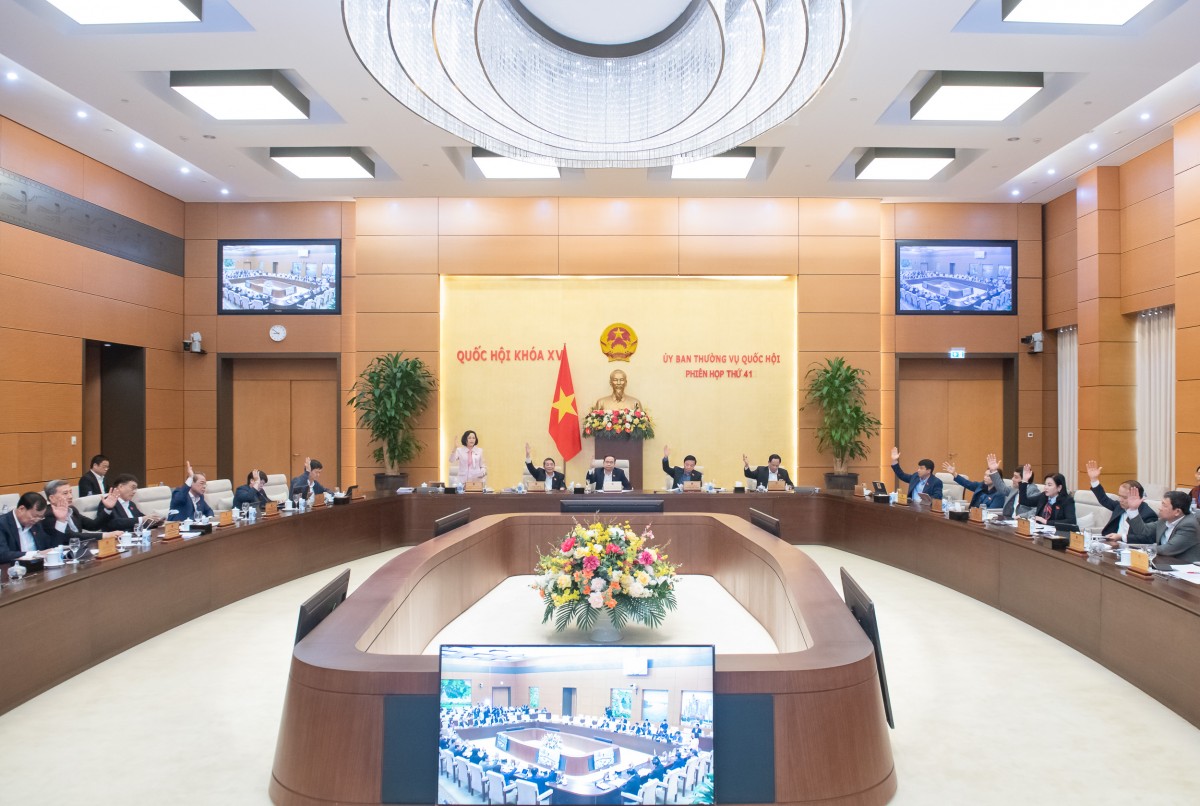 Ủy ban Thường vụ Quốc hội xem xét, thông qua Nghị quyết liên tịch quy định chi tiết việc tổ chức tiếp xúc cử tri của đại biểu Quốc hội và đại biểu Hội đồng nhân dân Ủy ban Thường vụ Quốc hội xem xét, thông qua Nghị quyết liên tịch quy định chi tiết việc tổ chức tiếp xúc cử tri của đại biểu Quốc hội và đại biểu Hội đồng nhân dân