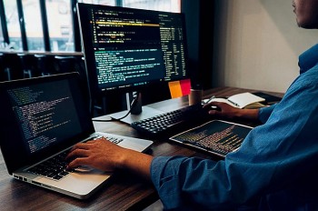Loạt công ty công nghệ 'sa thải', FPT tuyển dụng khủng