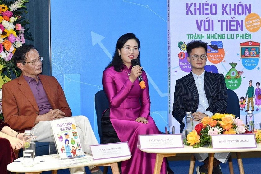 tác giả Lê Thị Thúy Sen và Họa sỹ Thăng Fly tại sự kiện ra mắt sách tháng 12/2023 tác giả Lê Thị Thúy Sen và Họa sỹ Thăng Fly tại sự kiện ra mắt sách tháng 12/2023