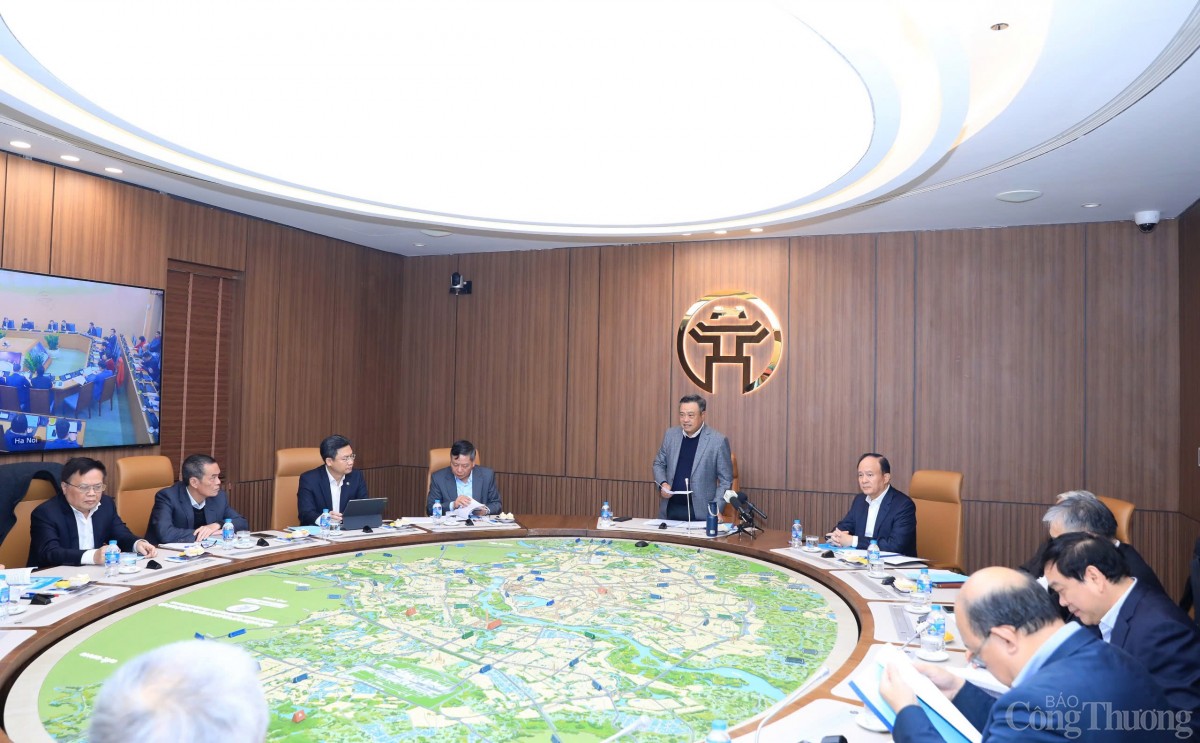 Tổng giám đốc FPT Nguyễn Văn Khoa nhấn mạnh thành phố Hà Nội cần tiên phong trong cuộc cách mạng khoa học công nghệ, dù nhiều rủi ro nhưng kết quả sẽ lớn. Tổng giám đốc FPT Nguyễn Văn Khoa nhấn mạnh thành phố Hà Nội cần tiên phong trong cuộc cách mạng khoa học công nghệ, dù nhiều rủi ro nhưng kết quả sẽ lớn.