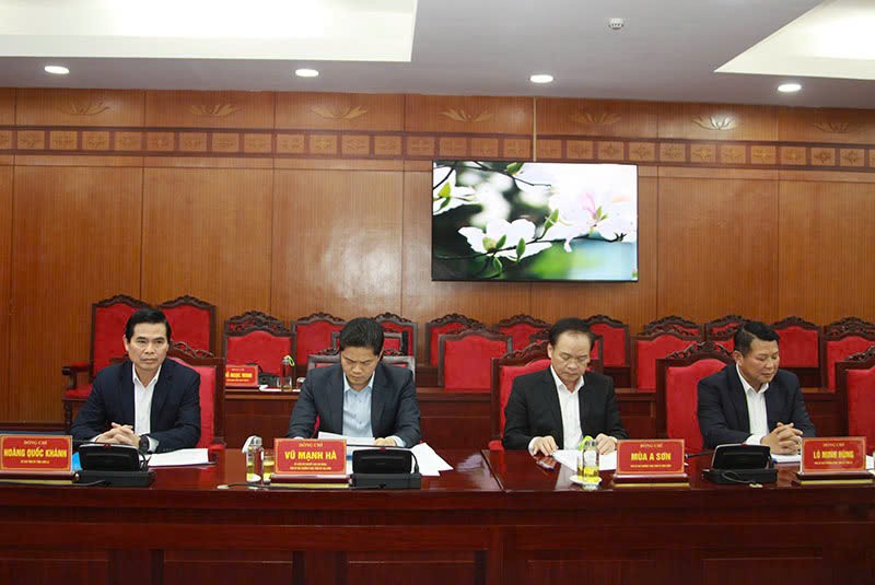 Lãnh đạo các tỉnh Sơn La, Điện Biên, Lai Châu dự hội nghị. Lãnh đạo các tỉnh Sơn La, Điện Biên, Lai Châu dự hội nghị.